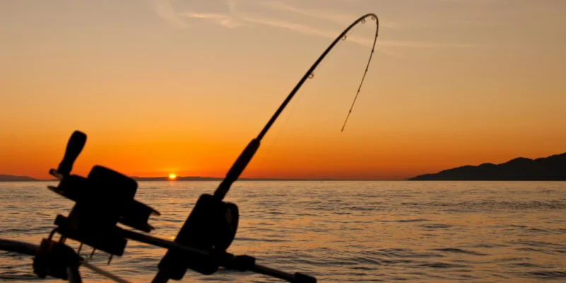 Barca da pesca al tramonto in Croazia