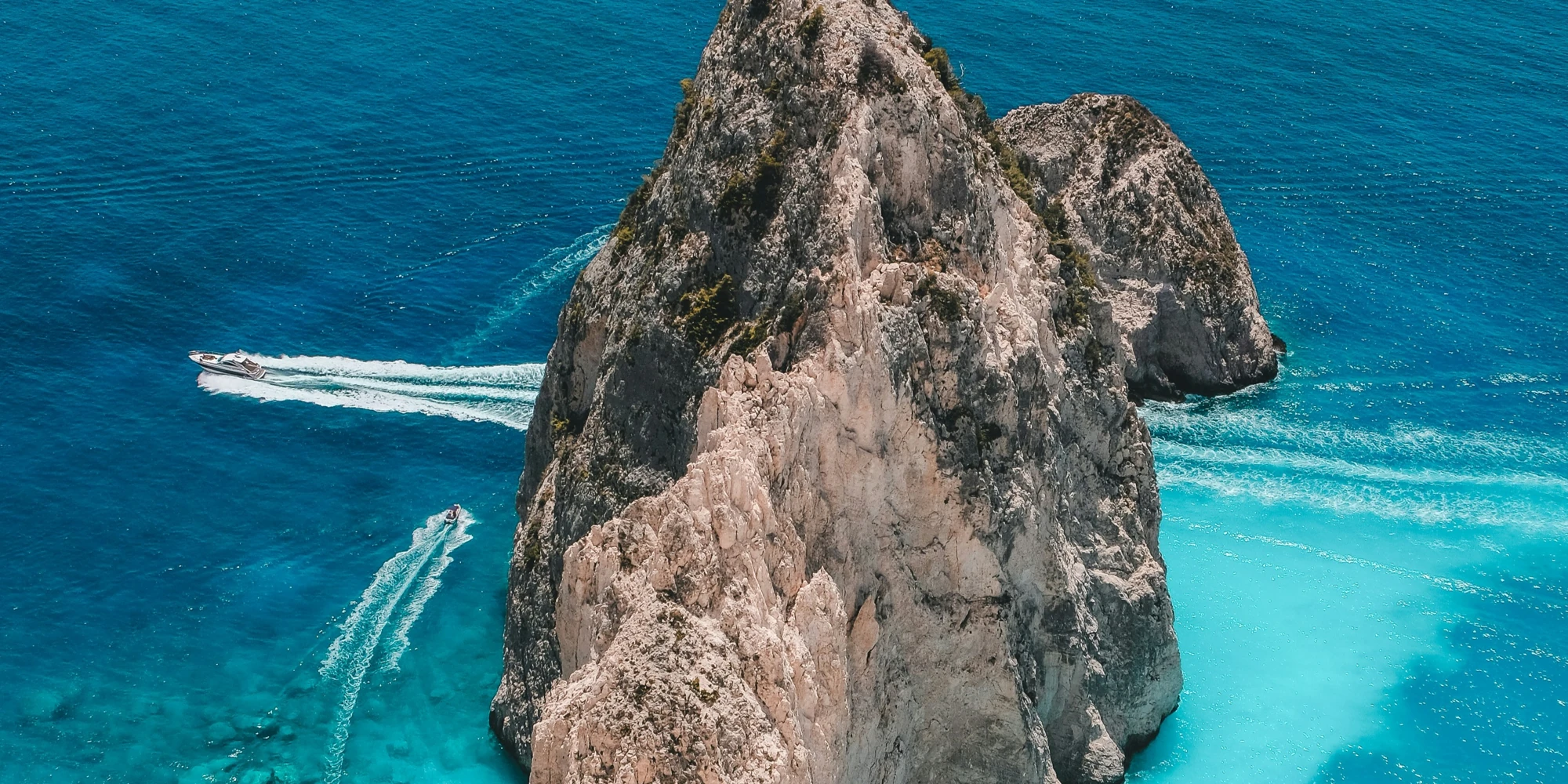 Formazione rocciosa sulla costa della Grecia