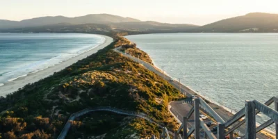Strada e mare a Bruny Island, Tasmania