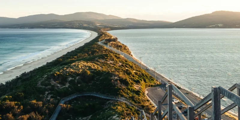 Strada e mare a Bruny Island, Tasmania